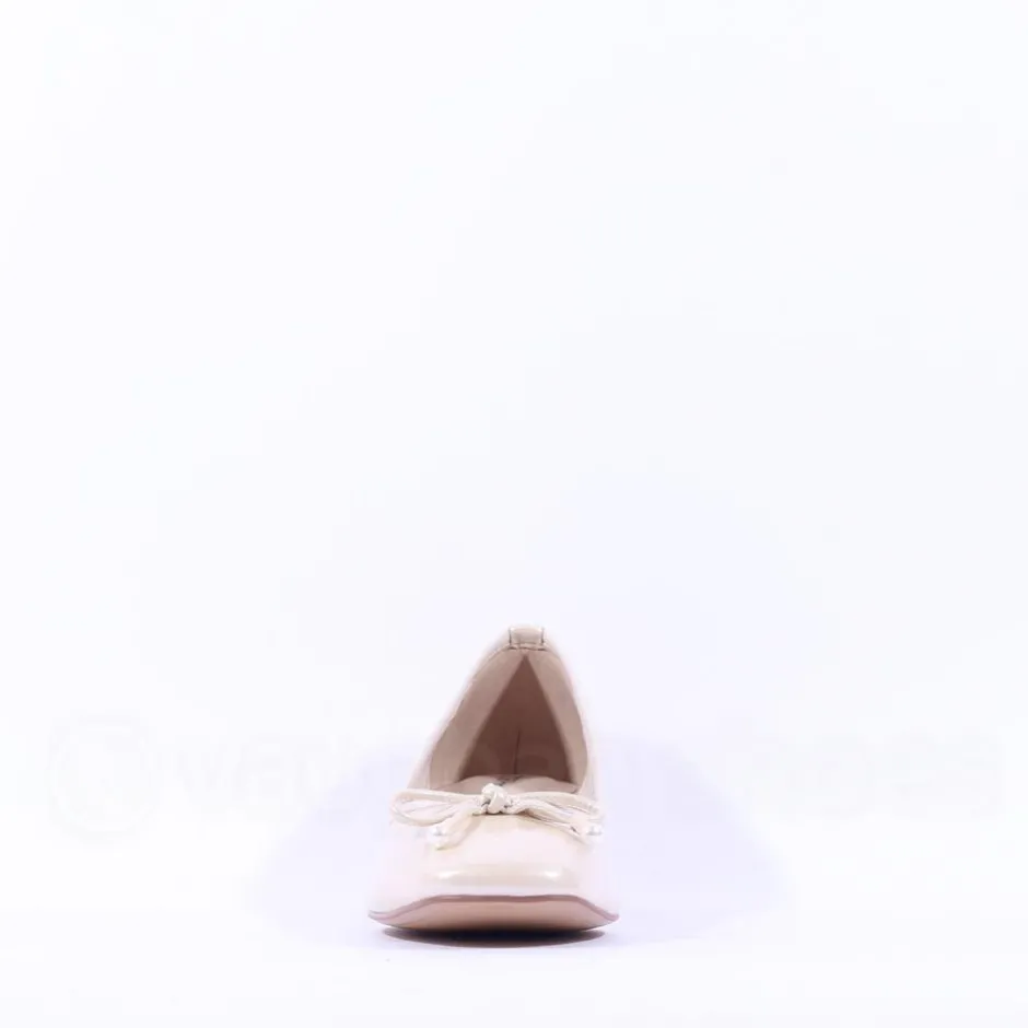 Women Tamaris Almira Bow Tie Block Heel Pump - Champagne
