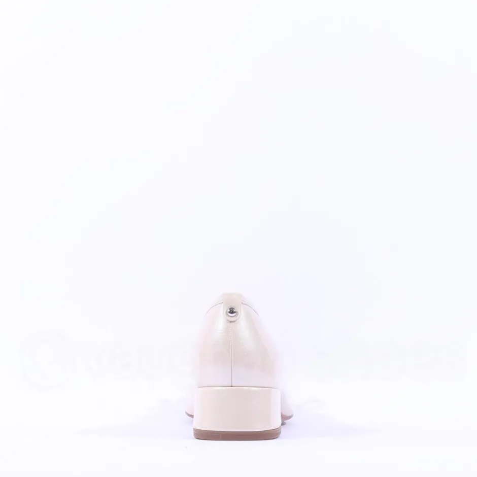 Women Tamaris Almira Bow Tie Block Heel Pump - Champagne