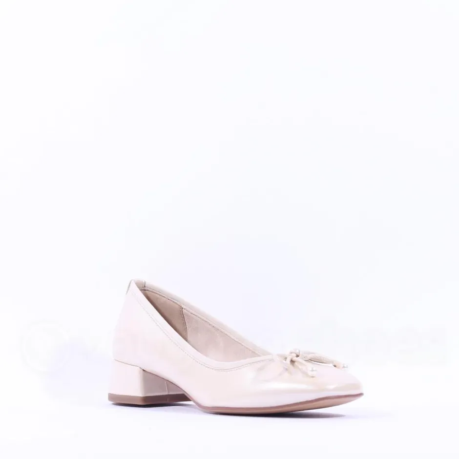 Women Tamaris Almira Bow Tie Block Heel Pump - Champagne