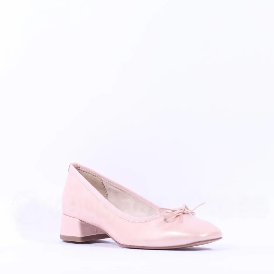 Women Tamaris Almira Bow Tie Block Heel Pump - Powder