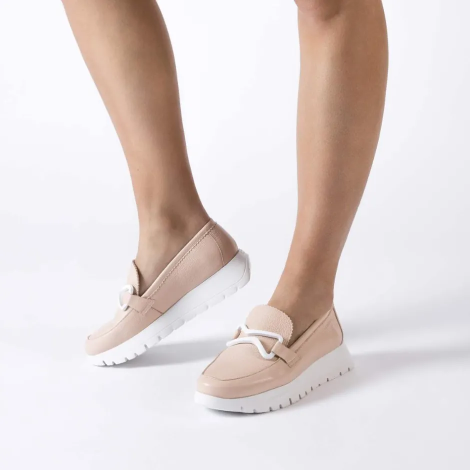 Women Wonders Aura Infinity Link Slip On - Nude Leather