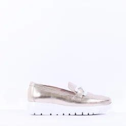 Women Wonders Aura Infinity Link Slip On - Gold Leather