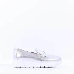 Women Wonders Aura Infinity Link Slip On - Silver Leather