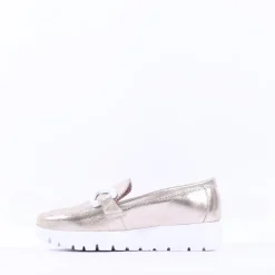 Women Wonders Aura Infinity Link Slip On - Gold Leather