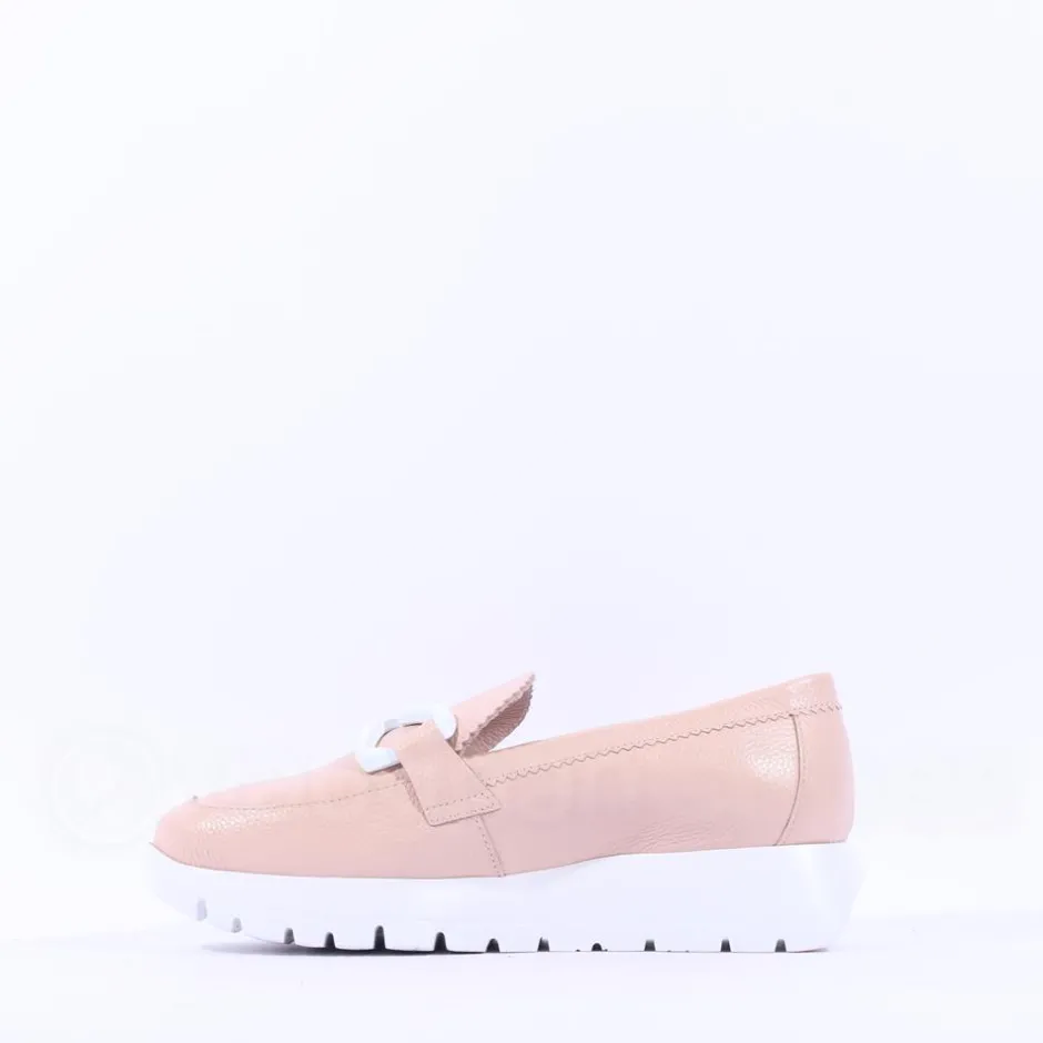 Women Wonders Aura Infinity Link Slip On - Nude Leather