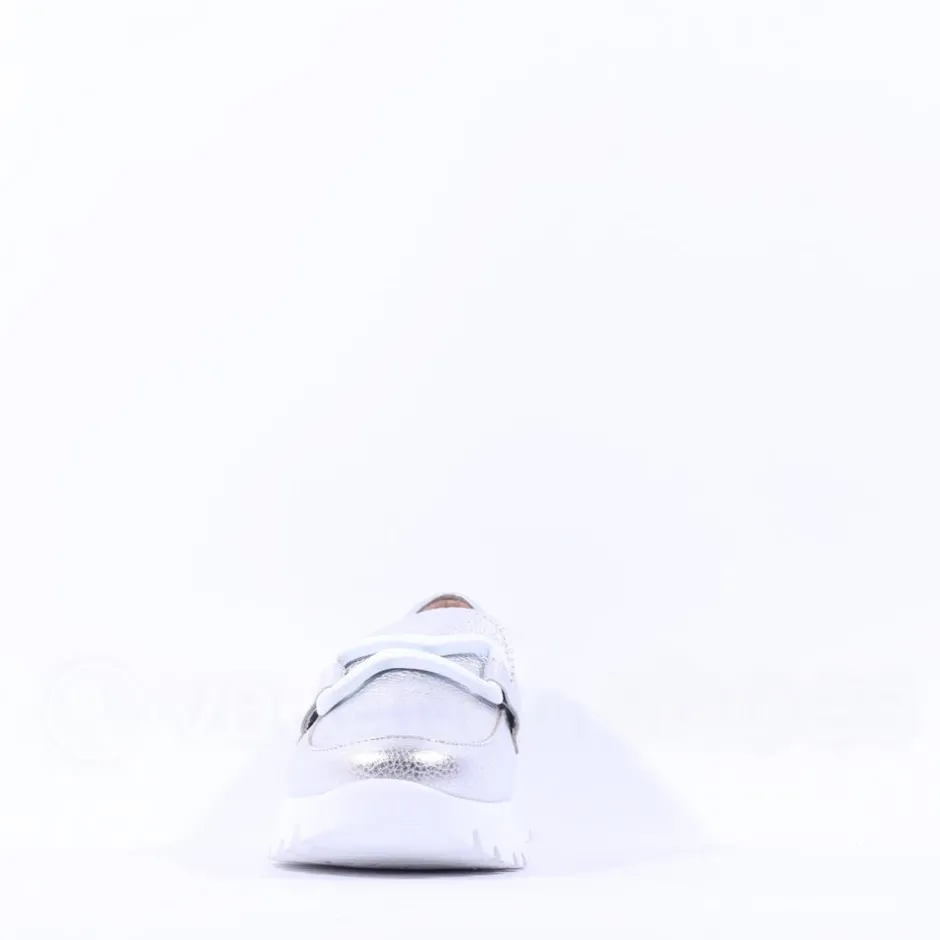 Women Wonders Aura Infinity Link Slip On - Silver Leather