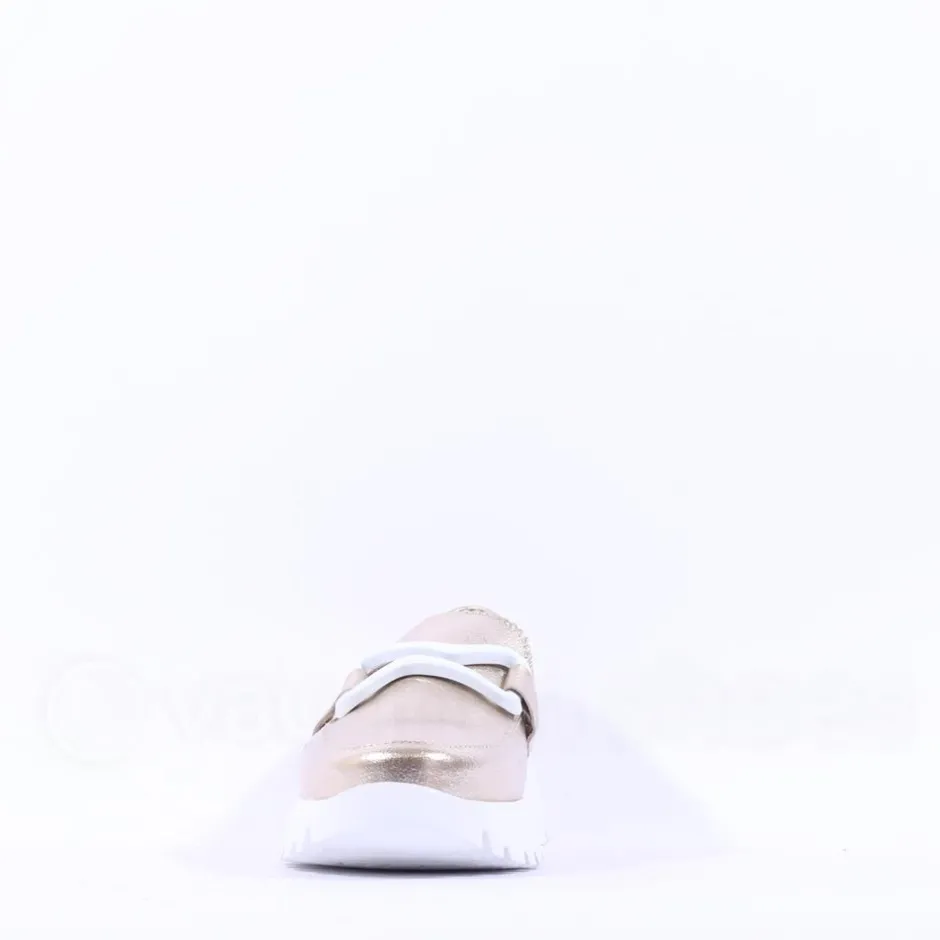 Women Wonders Aura Infinity Link Slip On - Gold Leather