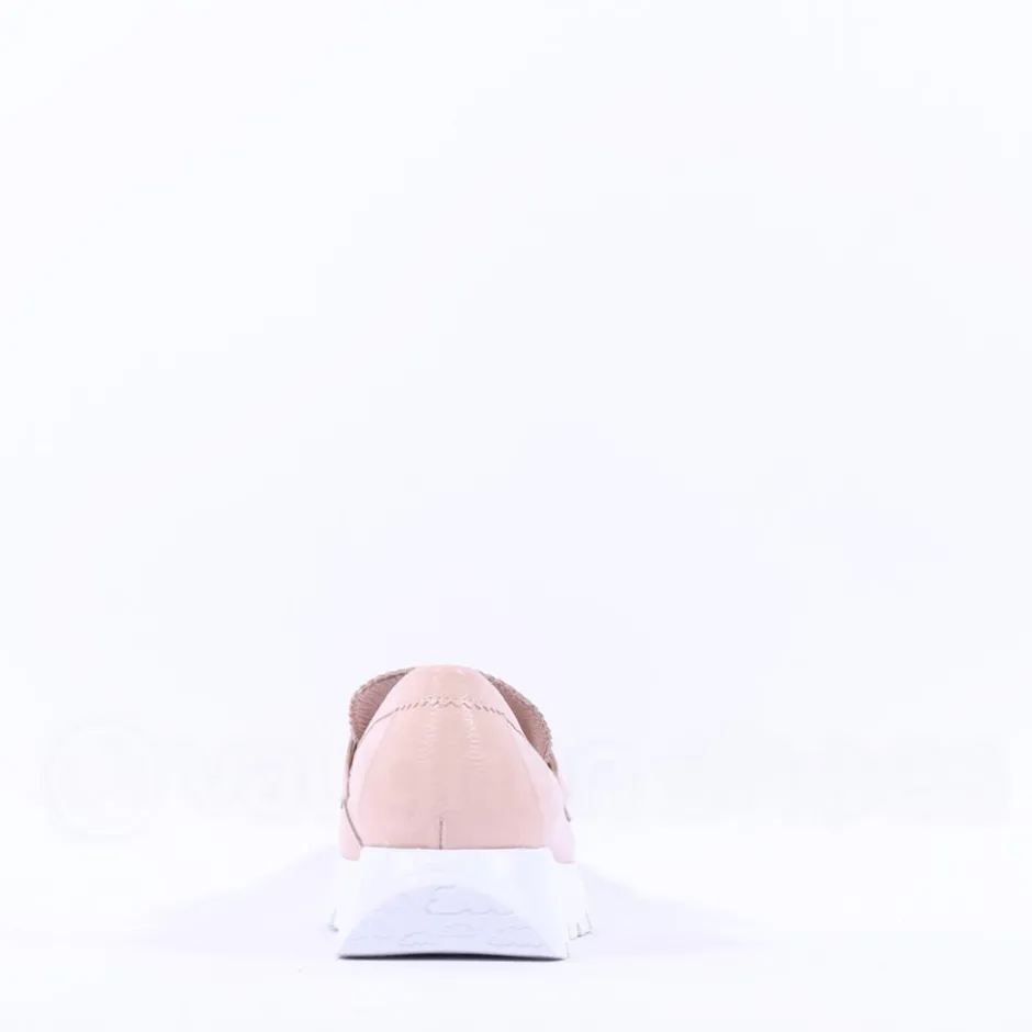 Women Wonders Aura Infinity Link Slip On - Nude Leather