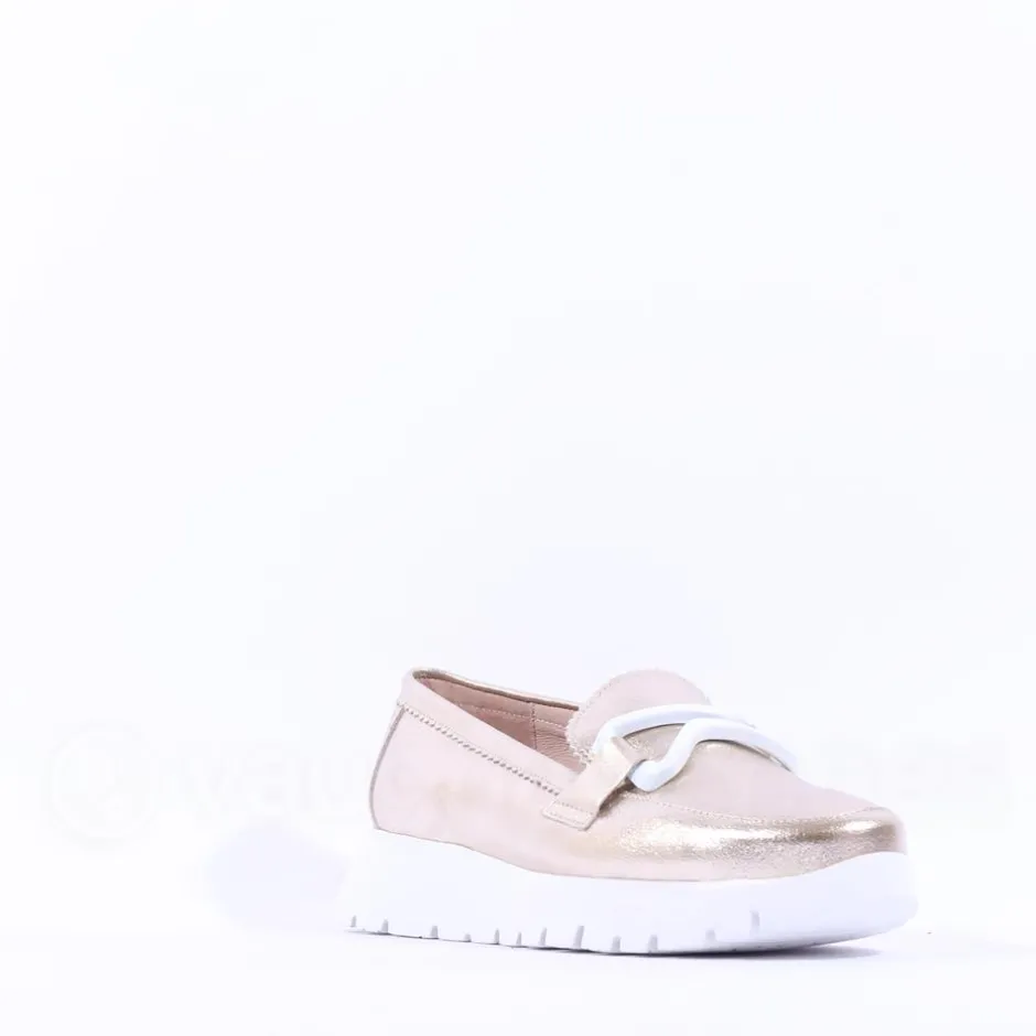 Women Wonders Aura Infinity Link Slip On - Gold Leather