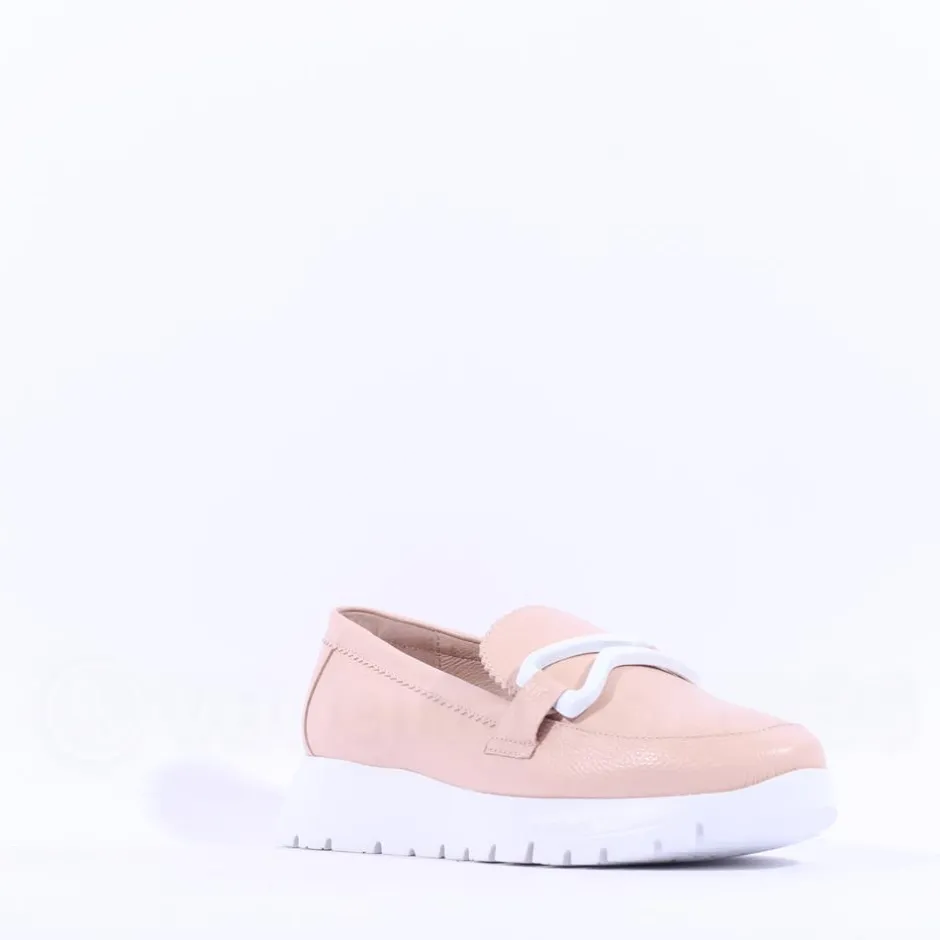 Women Wonders Aura Infinity Link Slip On - Nude Leather
