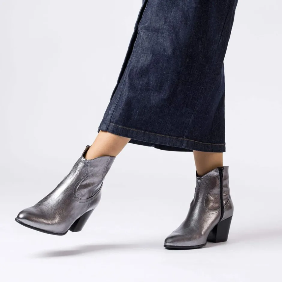 Women Wonders Block Heel Western Ankle Boot - Silver Metallic