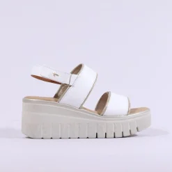 Women Tamaris Cobe Platform Wedge Sandal - White Gold