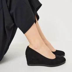 Women Tamaris Dajana Suede Wedge - Black Suede