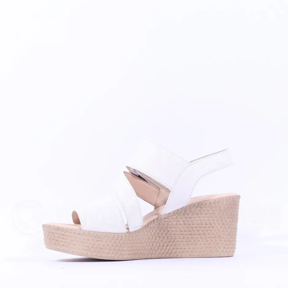 Women Gabor Drama Wedge Ring Buckle Sandal - Off White Leather