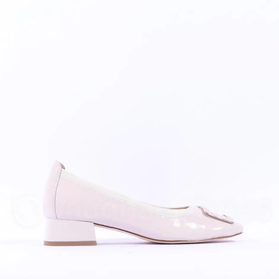 Women Caprice Evita Low Heel Link Shoe - Off White