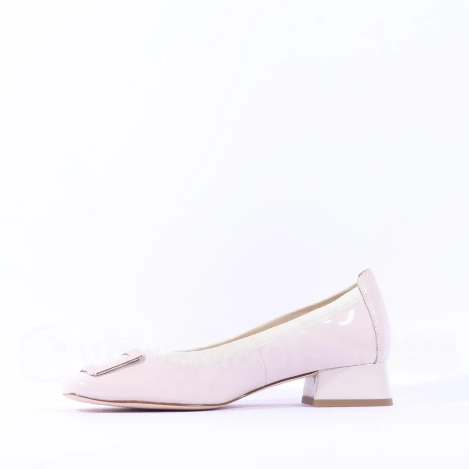 Women Caprice Evita Low Heel Link Shoe - Off White
