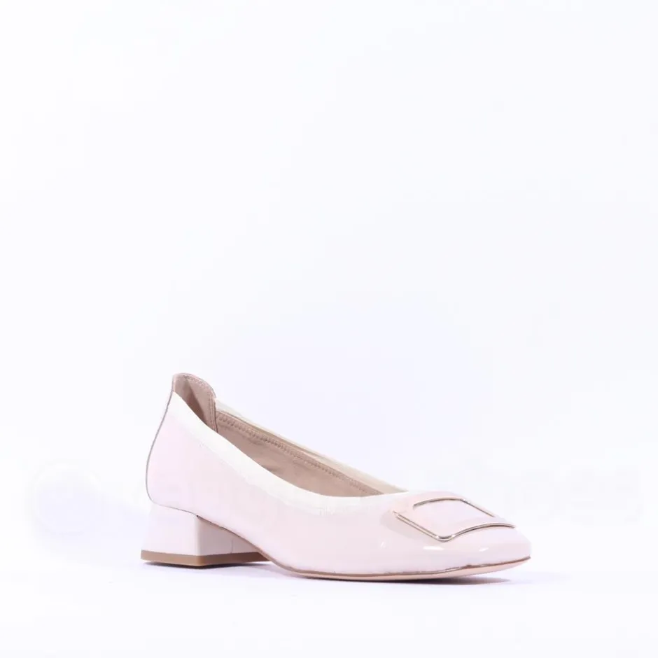 Women Caprice Evita Low Heel Link Shoe - Off White