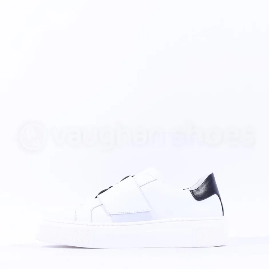 Women Marco Moreo Flower Brooch Low Trainer - White Black