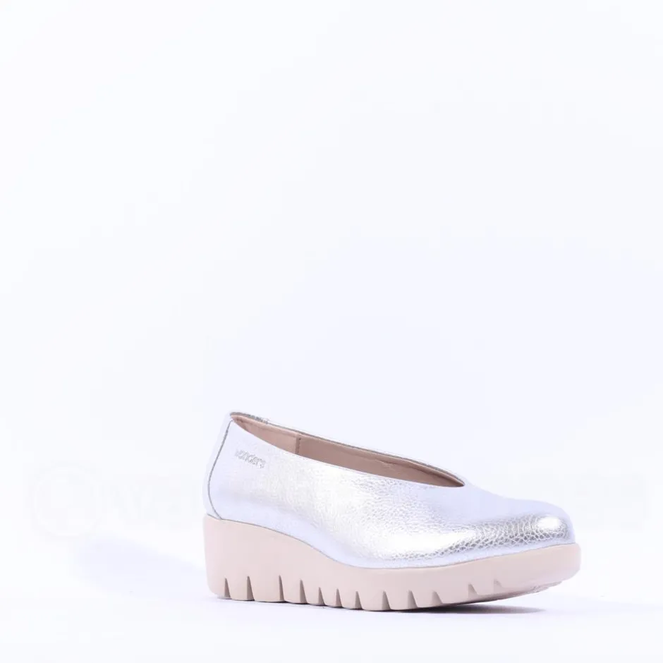 Women Wonders Fly Classic Slip On Wedge - Silver Leather