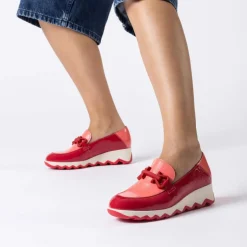 Women Wonders Sima Wedge Link Shoe - Red Patent