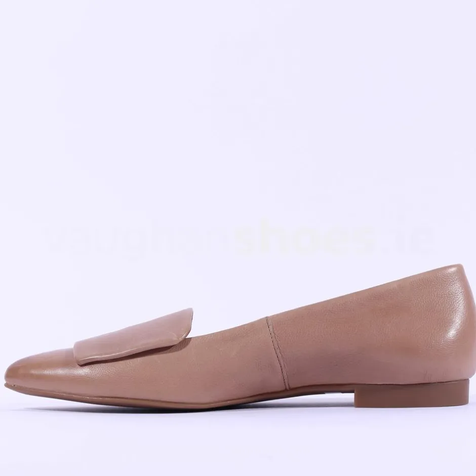 Women Paul Green Slip On Square Detail Loafer - Nude Leather