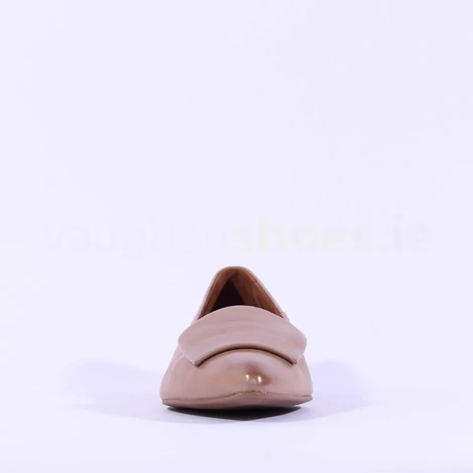 Women Paul Green Slip On Square Detail Loafer - Nude Leather