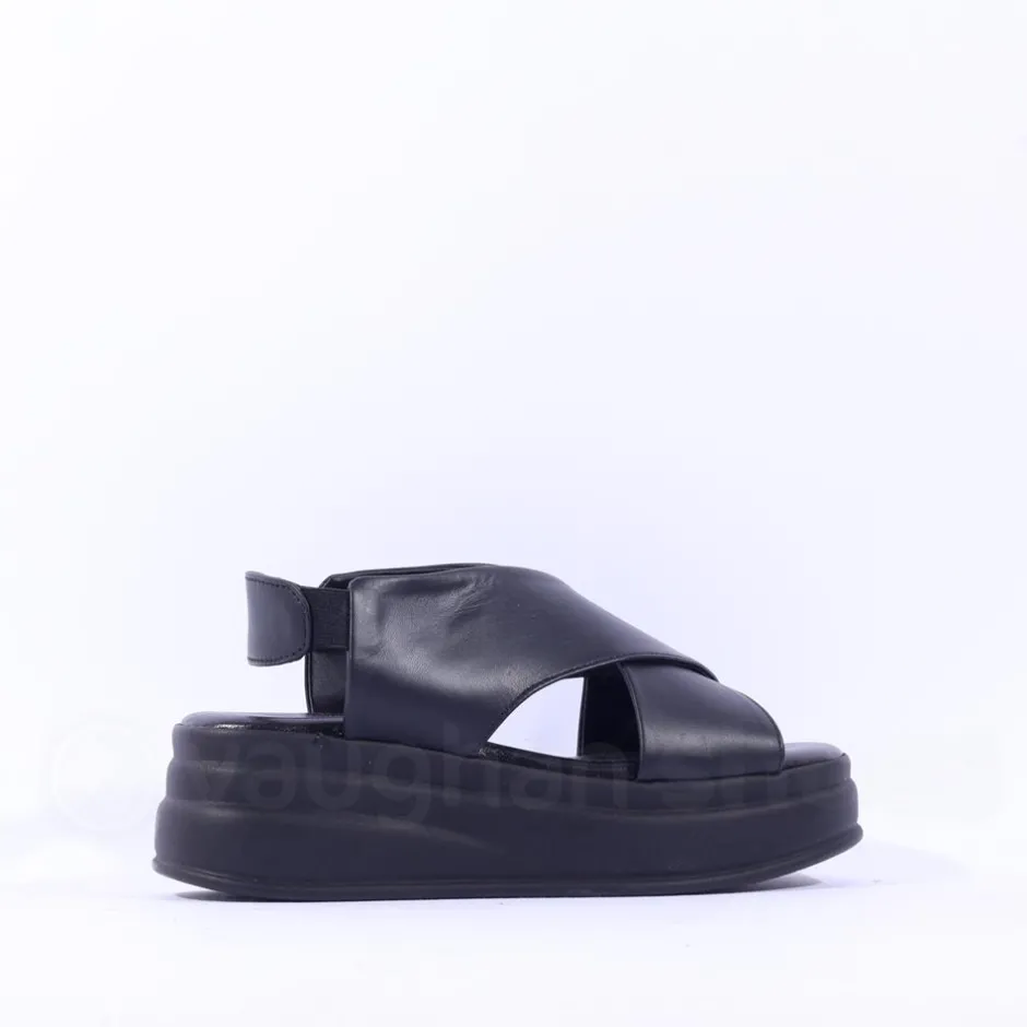 Women Tamaris Wren Cross Platform Sandal - Black