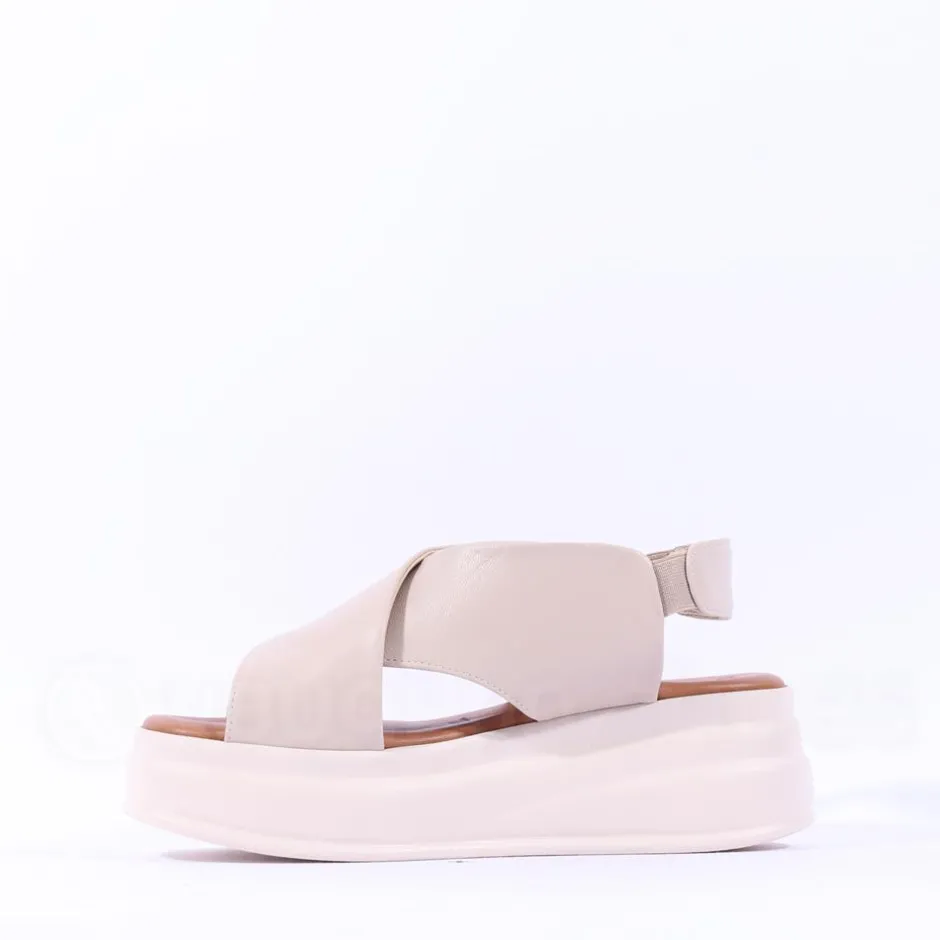 Women Tamaris Wren Cross Platform Sandal - Ivory