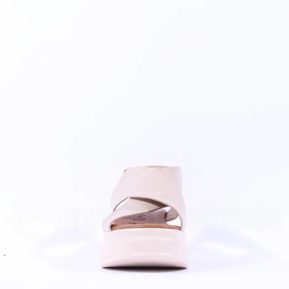 Women Tamaris Wren Cross Platform Sandal - Ivory