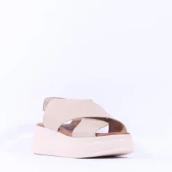 Women Tamaris Wren Cross Platform Sandal - Ivory